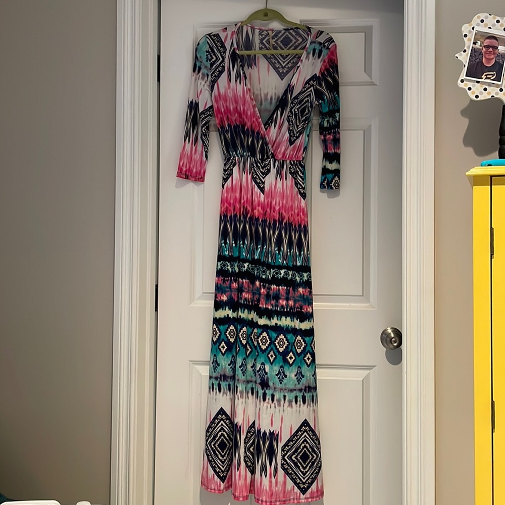 Boutique sun maxi. Plunge neckline